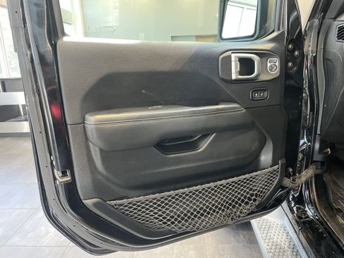 Used 2019 Jeep Wrangler Unlimited Sahara AWD/4WD image 14