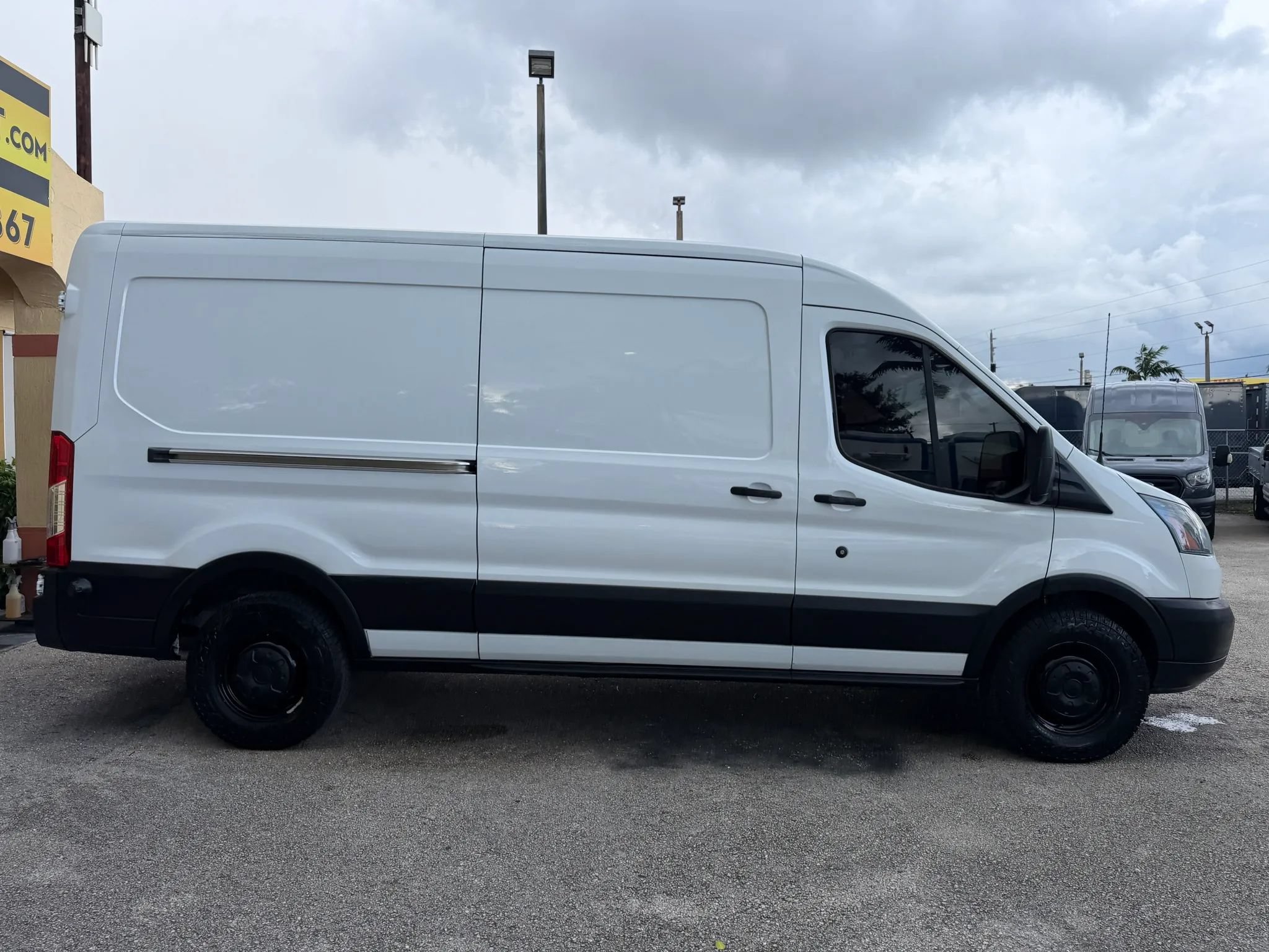 Used 2019 Ford Transit 250 148 Medium Roof w/ Interior Upgrade Package RWD image 7