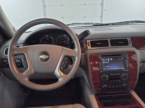 Used 2013 Chevrolet Avalanche LTZ AWD/4WD image 12