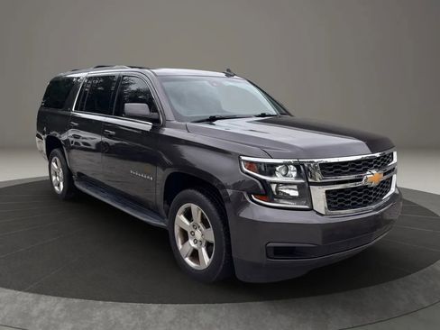 Used 2018 Chevrolet Suburban LT RWD image 7