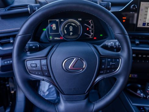 Used 2023 Lexus UX 250h FWD w/ Premium Package image 5