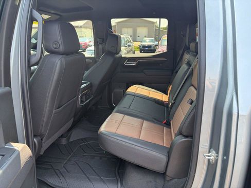 Used 2025 Chevrolet Silverado 1500 High Country w/ Technology Package AWD/4WD image 23