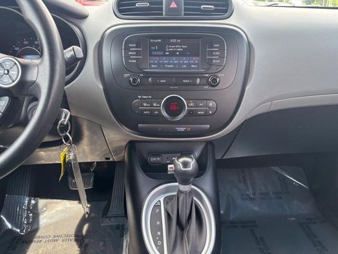 Used 2017 Kia Soul + FWD image 11