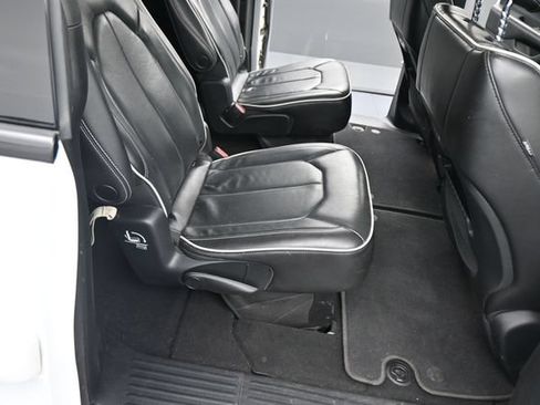Used 2022 Chrysler Pacifica Limited w/ S Appearance Package AWD/4WD image 74