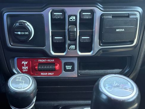 Used 2019 Jeep Wrangler Unlimited Rubicon AWD/4WD image 38