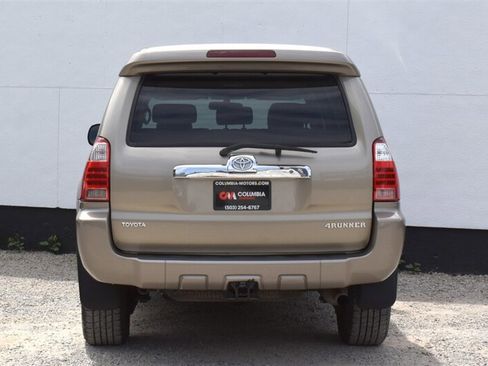 Used 2008 Toyota 4Runner SR5 AWD/4WD image 4