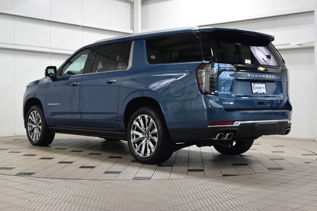 Used 2025 Chevrolet Suburban High Country AWD/4WD image 6