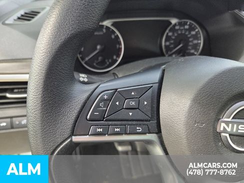 Used 2025 Nissan Altima 2.5 SV FWD image 11
