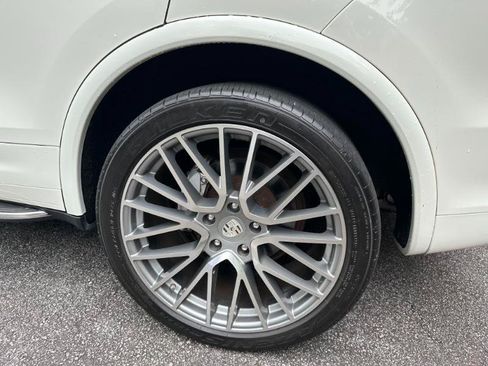 Used 2011 Porsche Cayenne S AWD/4WD image 10