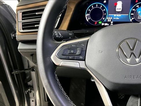 Used 2025 Volkswagen Atlas SE FWD image 14