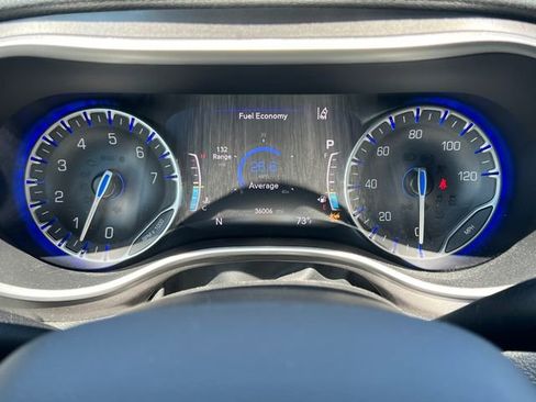 Used 2024 Chrysler Pacifica Touring-L FWD image 20