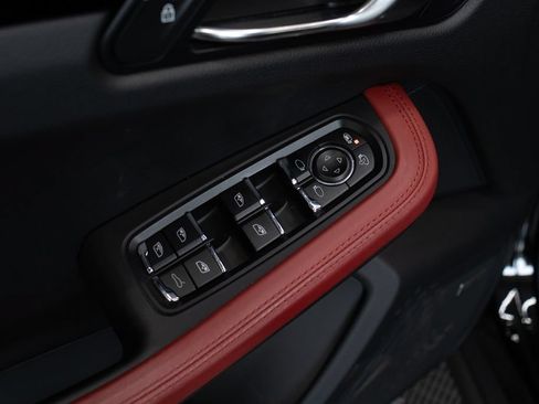 Used 2021 Porsche Macan S AWD/4WD image 16
