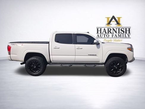 Used 2016 Toyota Tacoma SR w/ Towing Package AWD/4WD image 8