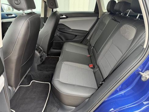 Used 2023 Volkswagen Taos SE image 12