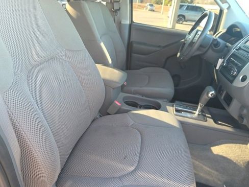 Used 2015 Nissan Frontier S image 12
