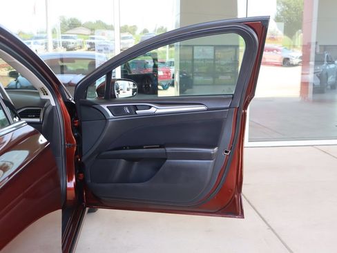 Used 2015 Ford Fusion SE FWD image 37