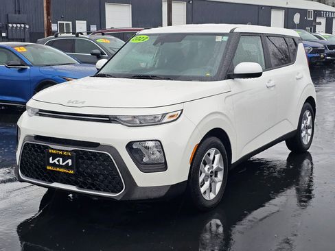 Used 2022 Kia Soul LX w/ Technology Package image 3