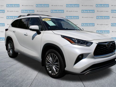Used 2023 Toyota Highlander Platinum AWD/4WD image 3