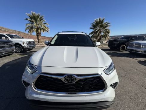 Used 2024 Toyota Highlander Limited image 8