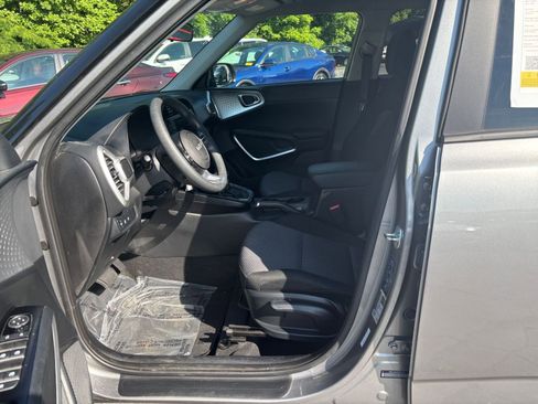 Used 2025 Kia Soul LX w/ LX Technology Package FWD image 22