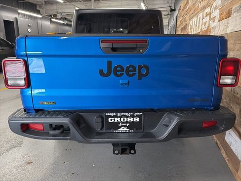 Used 2021 Jeep Gladiator Sport image 25