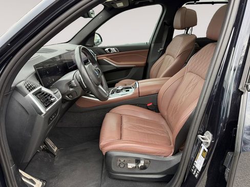 Used 2025 BMW X5 M60i w/ Executive Package image 2