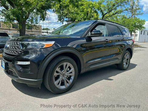 Used 2023 Ford Explorer XLT w/ Equipment Group 202A AWD/4WD image 18