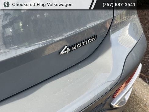 Used 2022 Volkswagen Taos SE image 2