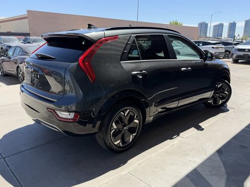 Used 2023 Kia Niro Wave w/ Wave Preserve Package FWD image 4