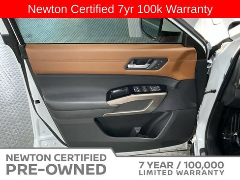 Used 2025 Nissan Pathfinder Platinum FWD image 43