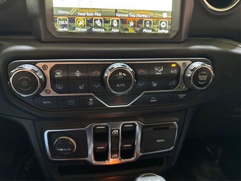 Used 2023 Jeep Wrangler Unlimited Sahara w/ Cold Weather Group AWD/4WD image 27