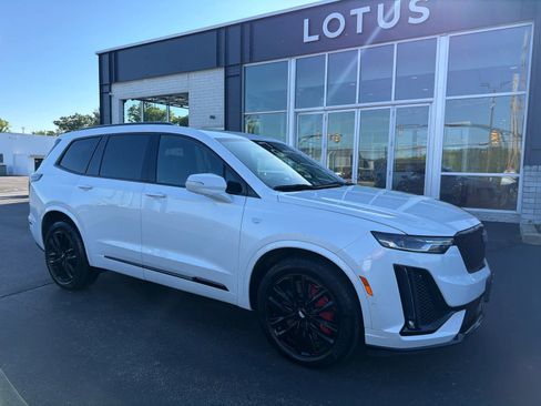 Used 2024 Cadillac XT6 Sport w/ LPO, ONYX Package AWD/4WD image 14