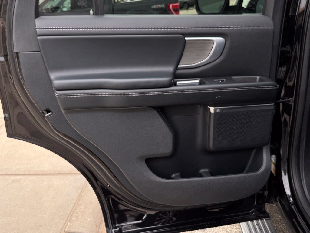 Used 2025 Ford Expedition Platinum AWD/4WD image 14