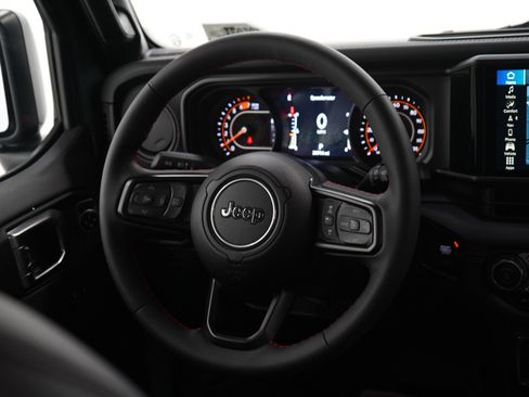 Used 2024 Jeep Wrangler Unlimited Rubicon image 15