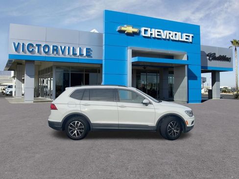 Used 2020 Volkswagen Tiguan SE w/ Panoramic Sunroof Package image 4