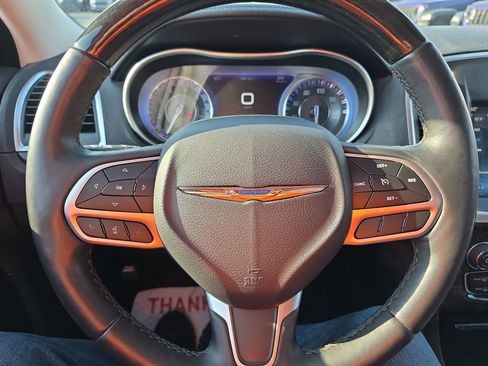 Used 2018 Chrysler 300 Limited AWD/4WD image 15