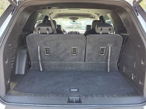 Used 2023 Chevrolet Traverse RS FWD image 12