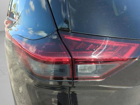 Used 2023 Nissan Rogue SL w/ SL Premium Package image 18