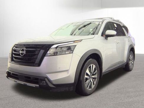 Used 2023 Nissan Pathfinder SL w/ Black Appearance Package AWD/4WD image 1