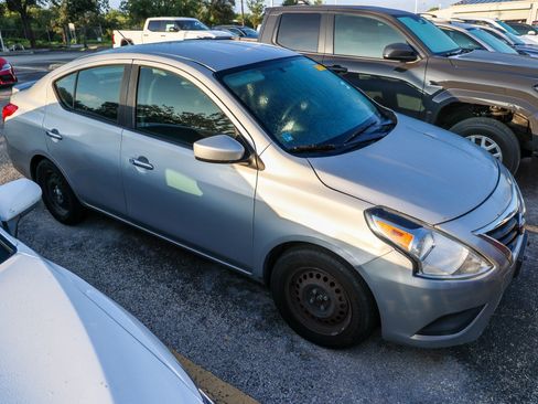 Used 2019 Nissan Versa SV FWD image 8