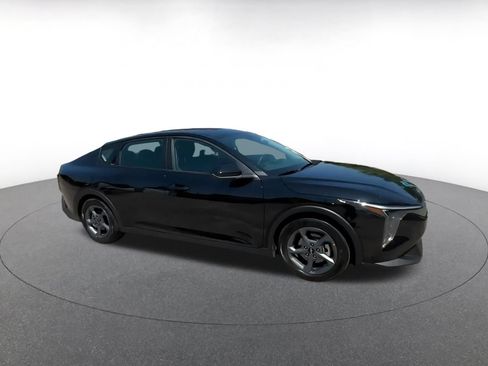 Used 2026 Kia K4 FWD image 2