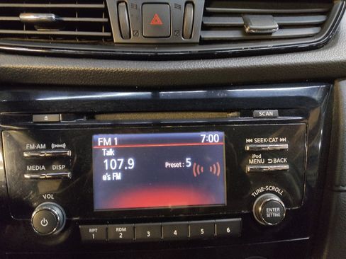 Used 2017 Nissan Rogue S AWD/4WD image 25