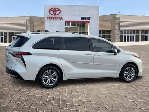 Used 2021 Toyota Sienna Platinum image 8