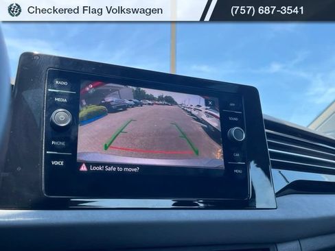 Used 2025 Volkswagen Jetta SE FWD image 36