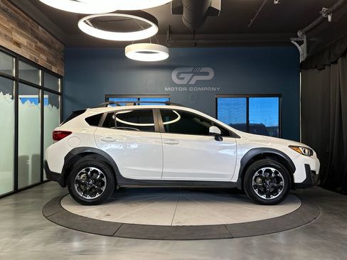 Used 2021 Subaru Crosstrek 2.0i Premium w/ Moonroof Package image 2
