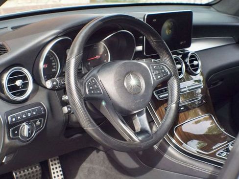 Used 2019 Mercedes-Benz GLC 300 4MATIC image 19