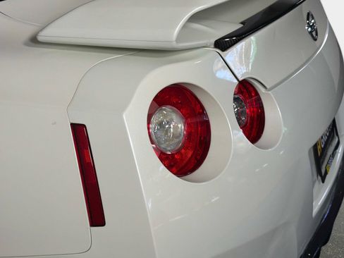 Used 2009 Nissan GT-R Premium AWD/4WD image 16