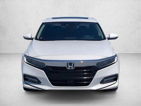 Used 2018 Honda Accord Touring image 2