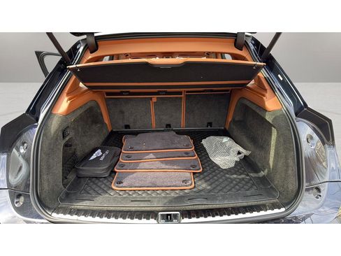 Certified 2022 Bentley Bentayga image 29