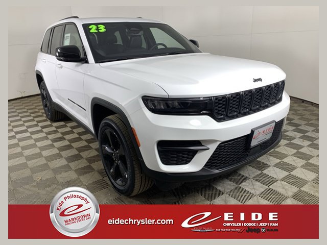 Used 2023 Jeep Grand Cherokee Altitude AWD/4WD image 1